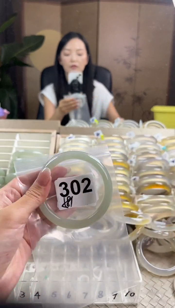 未镶嵌手镯石英质玉302