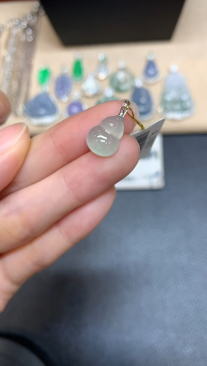 【闪购商品】翡翠颈饰18K金镶嵌葫芦【无服务费多样性发其一