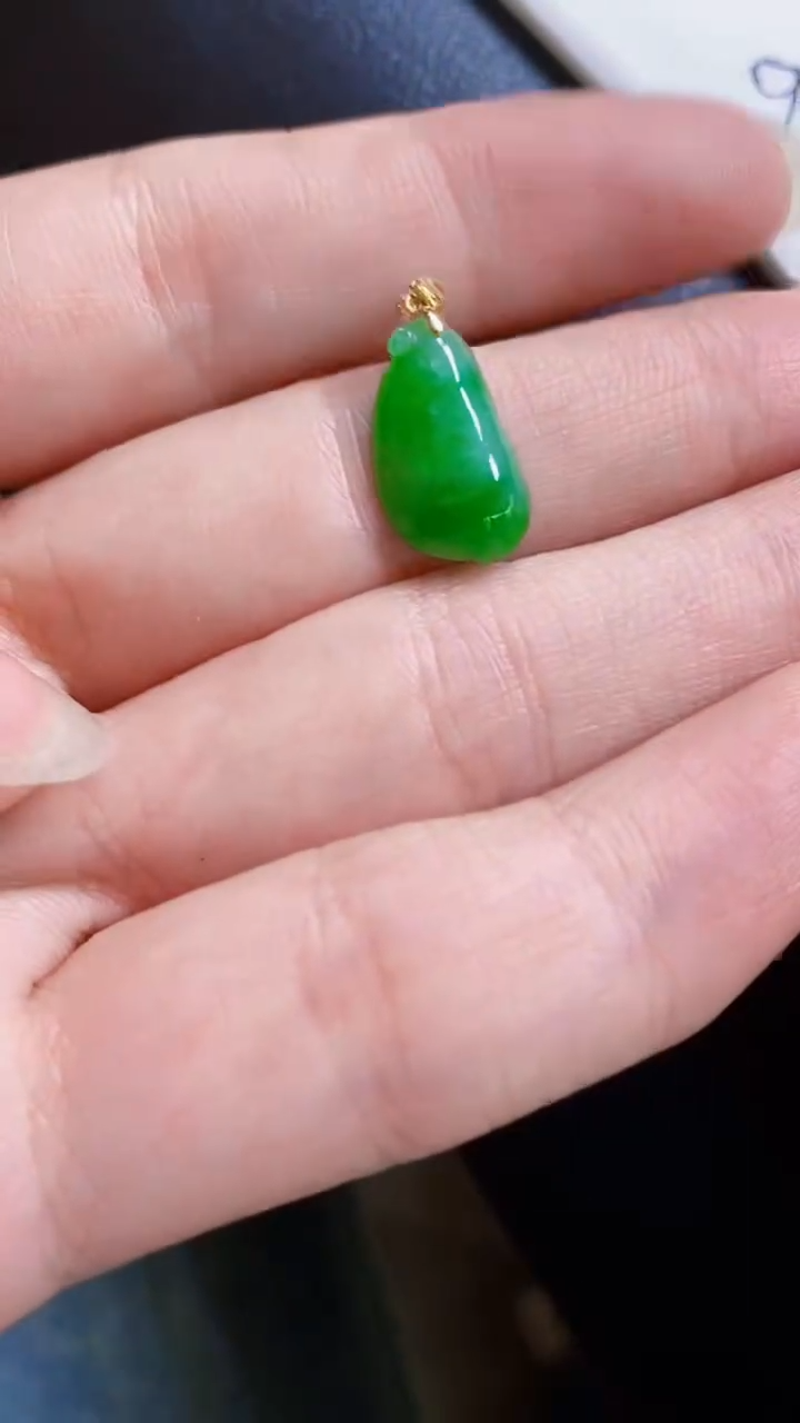 颈饰18K金镶嵌翡翠1111瓜