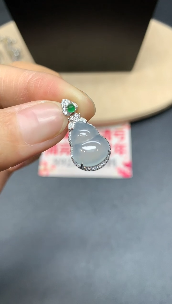 【闪购商品】翡翠吊坠(不含链)银S925镶嵌葫芦【无服务费】