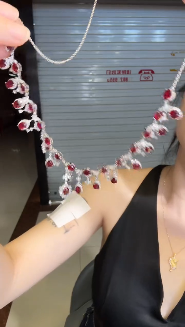 18K金镶嵌项链红宝石14.9ct