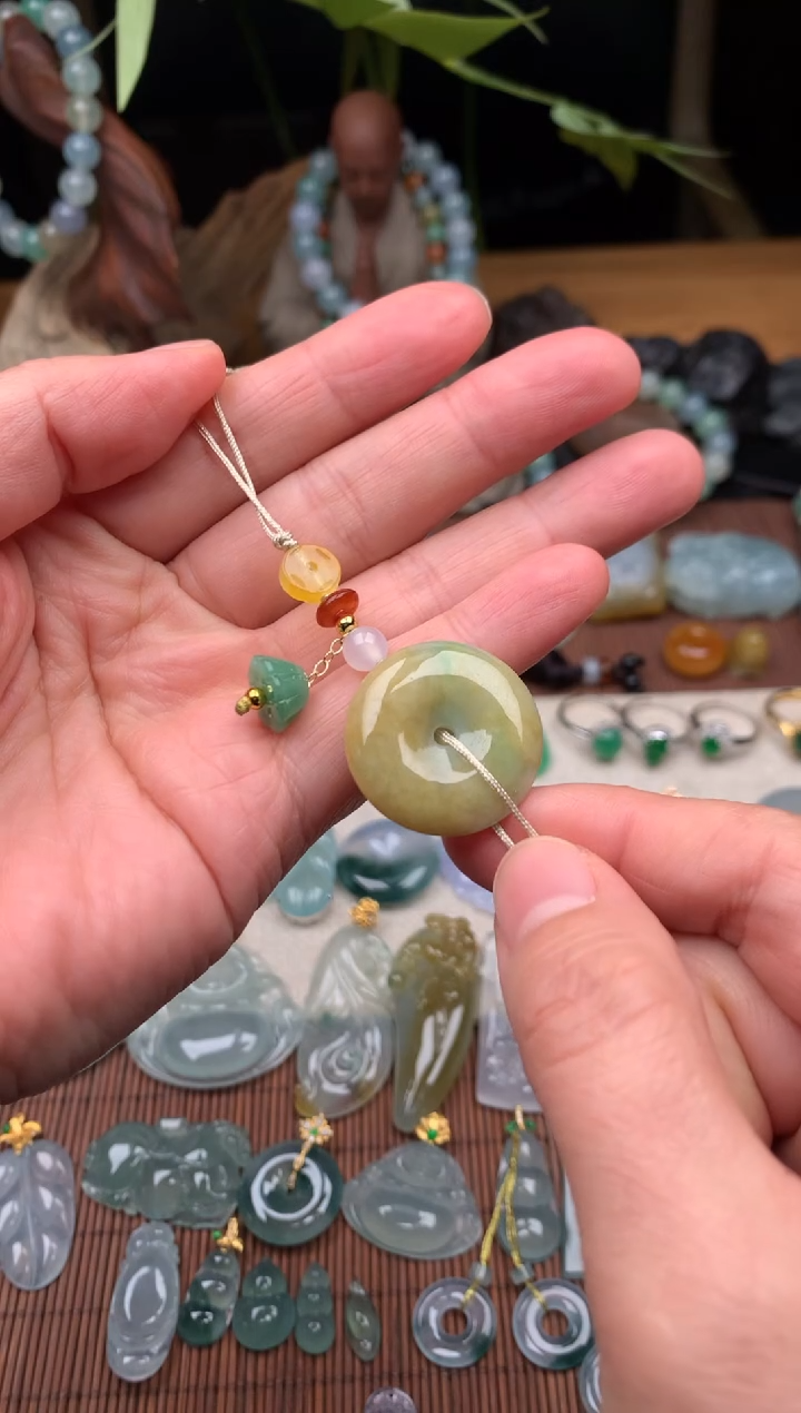 颈饰未镶嵌翡翠吊坠