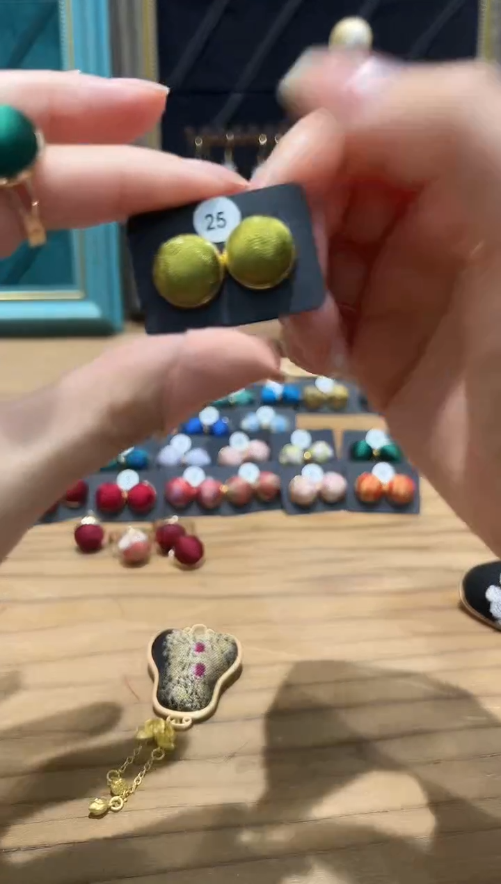 【闪购商品】【一物一拍车】新款25号色正绢秋香绿耳钉