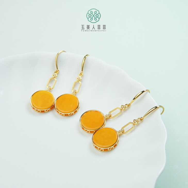 石惑珠宝~蜜蜡圆面耳钩约15*15mm^多样性发一