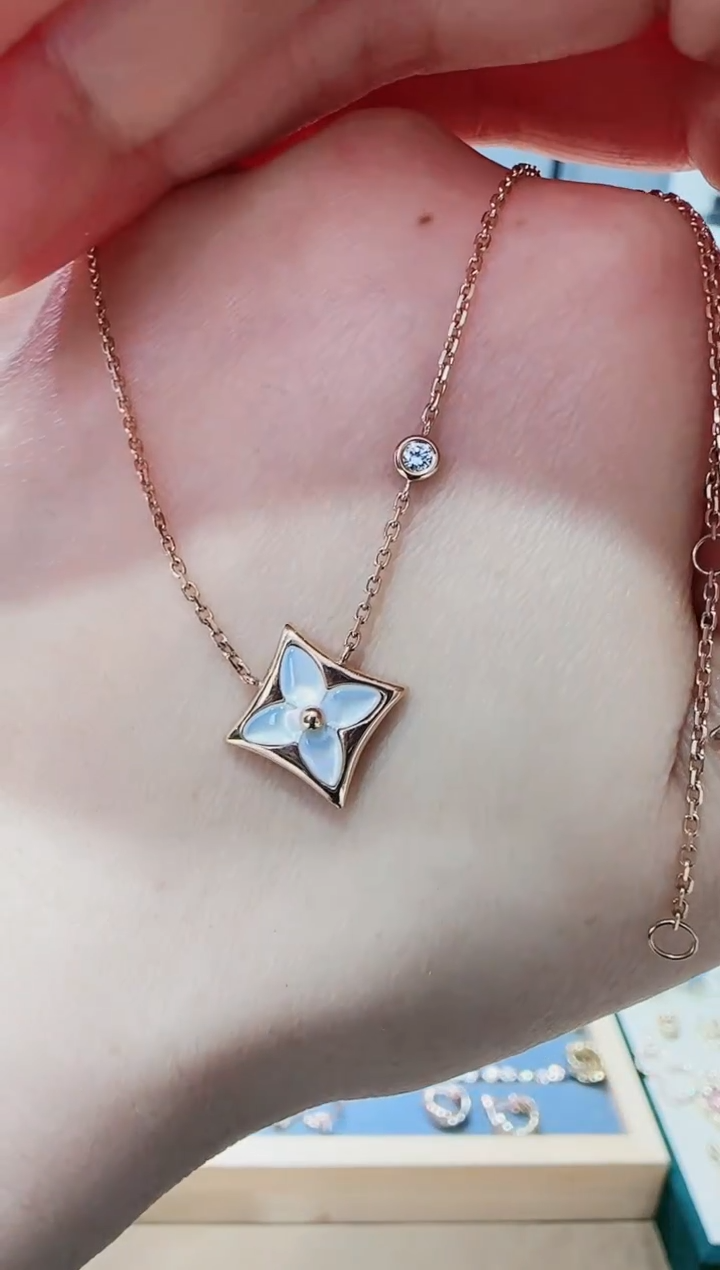 【闪购商品】玛瑙/玉髓项链18K金镶嵌贝母项链