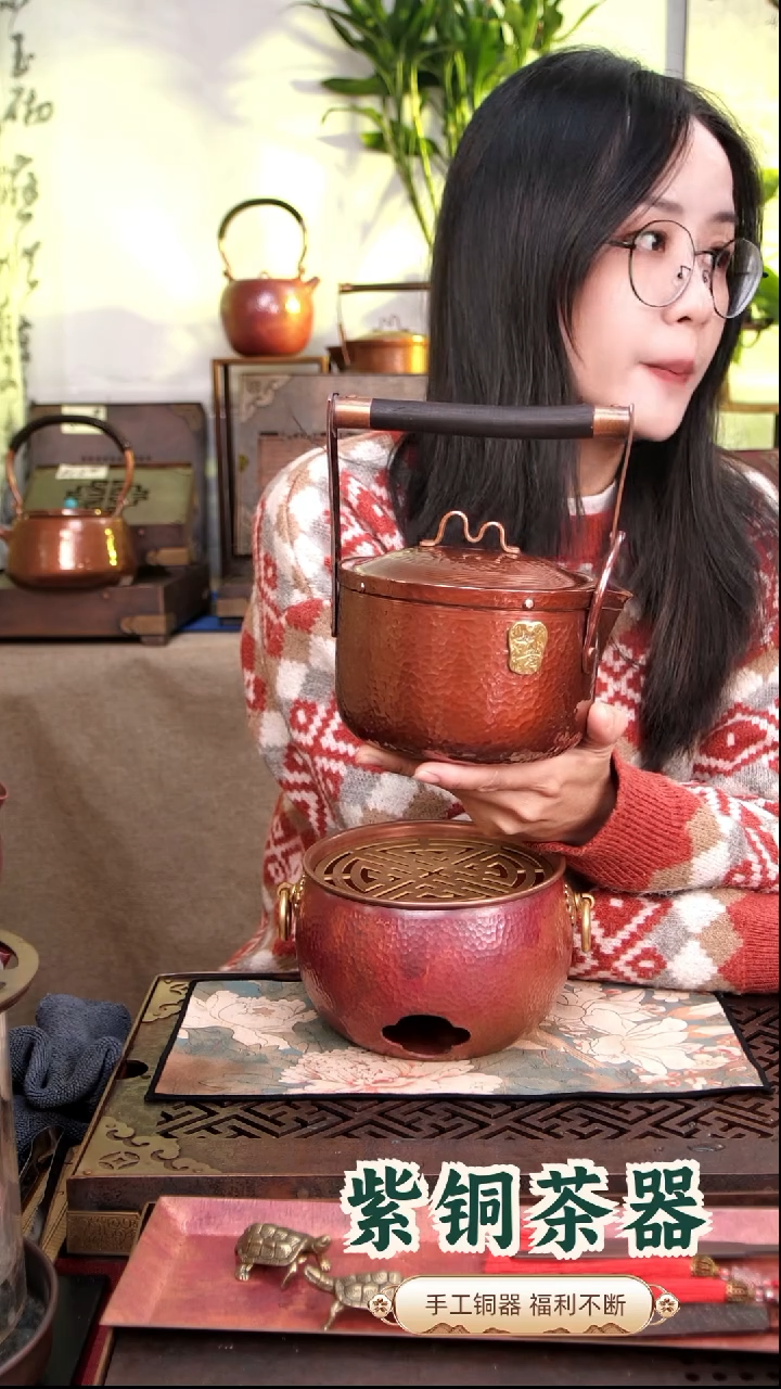 1.2升紫铜一张打称心如意提梁壶（烤色