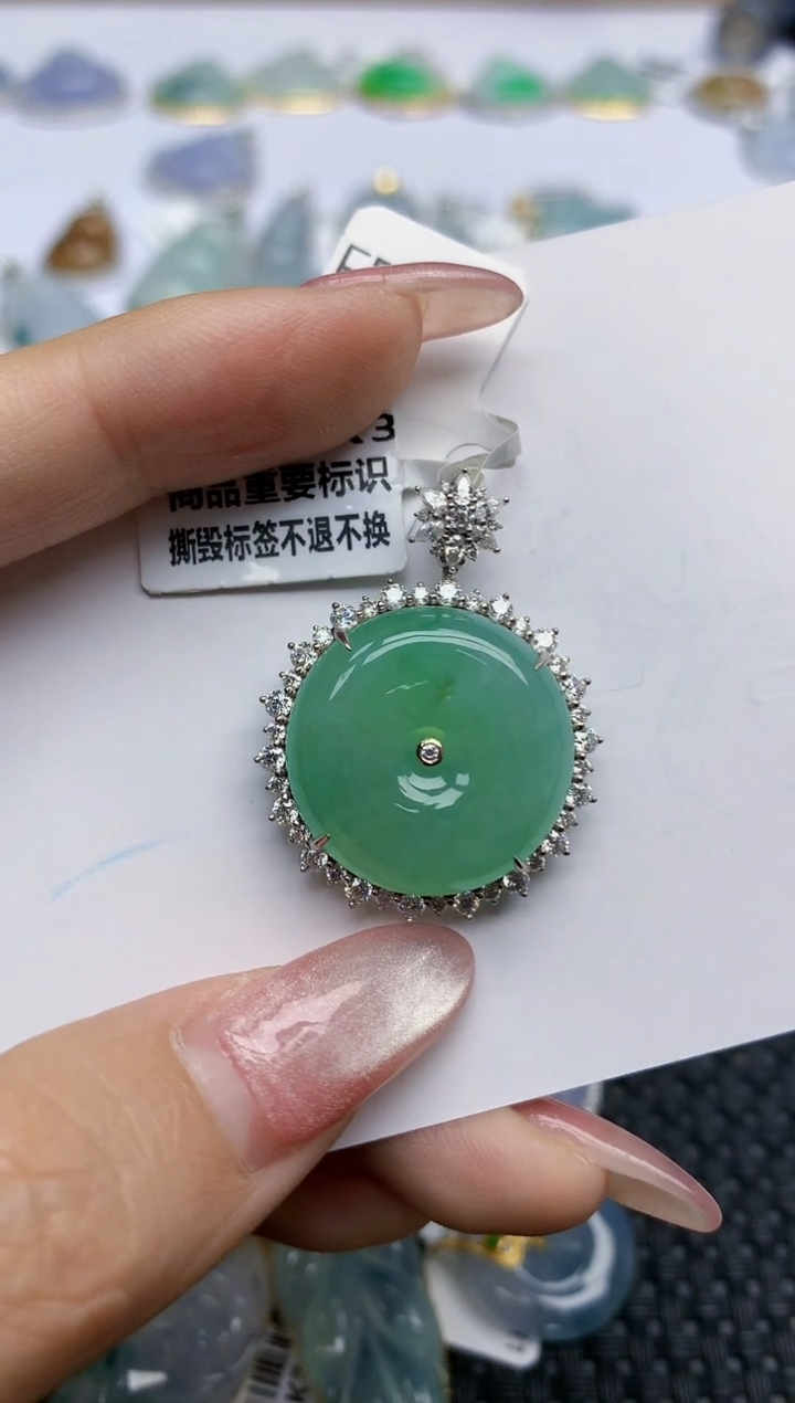 【闪购商品】翡翠挂件18K金镶嵌天然翡翠A货