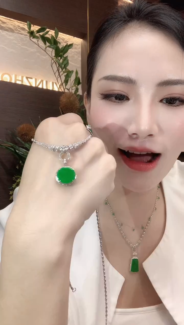 吊坠(不含链)18K金镶嵌翡翠A1 多样性发一件