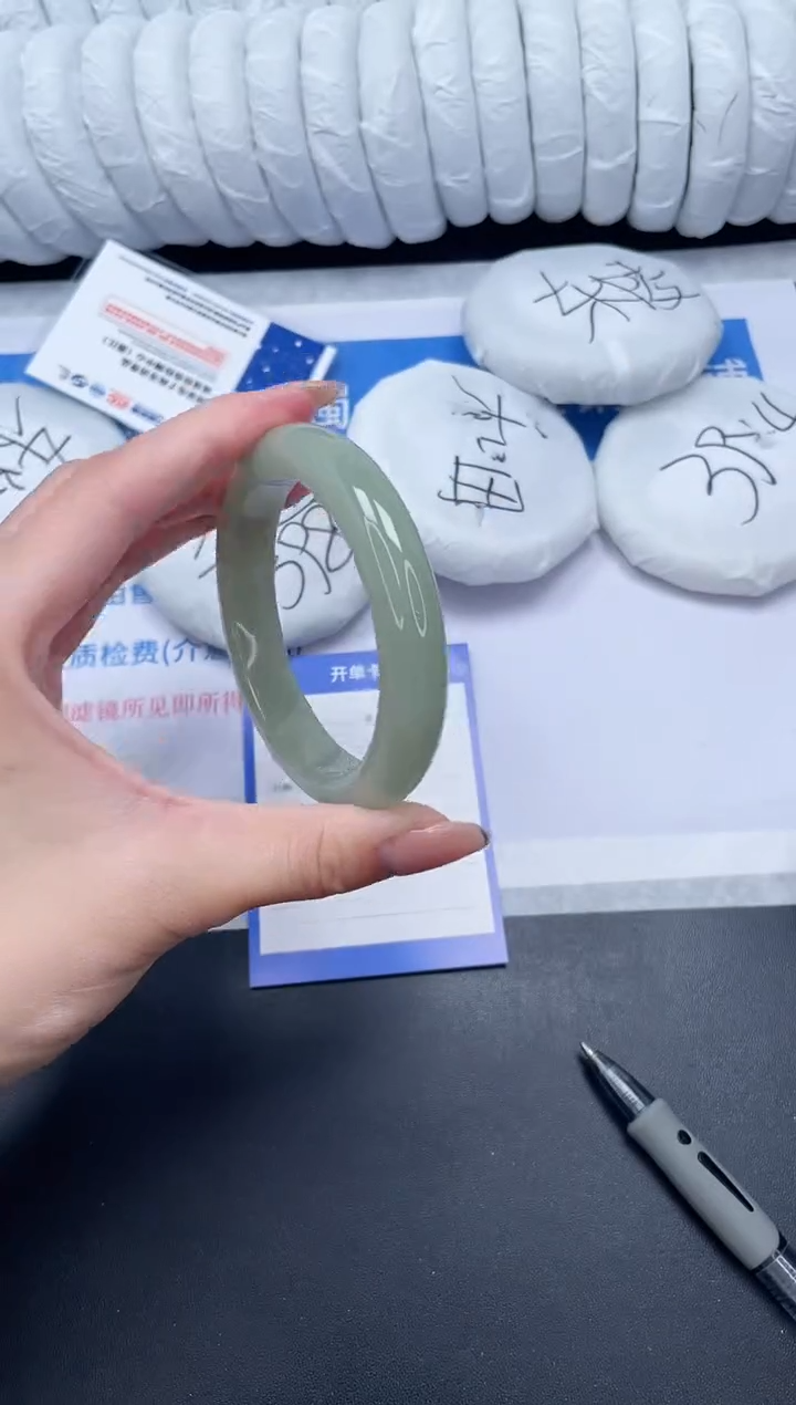 未镶嵌手镯石英质玉53-56.5D
