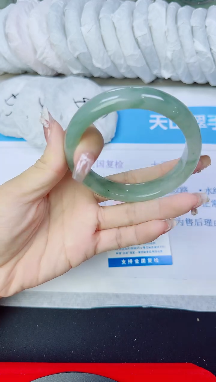 石英质玉手镯未镶嵌45/60.9