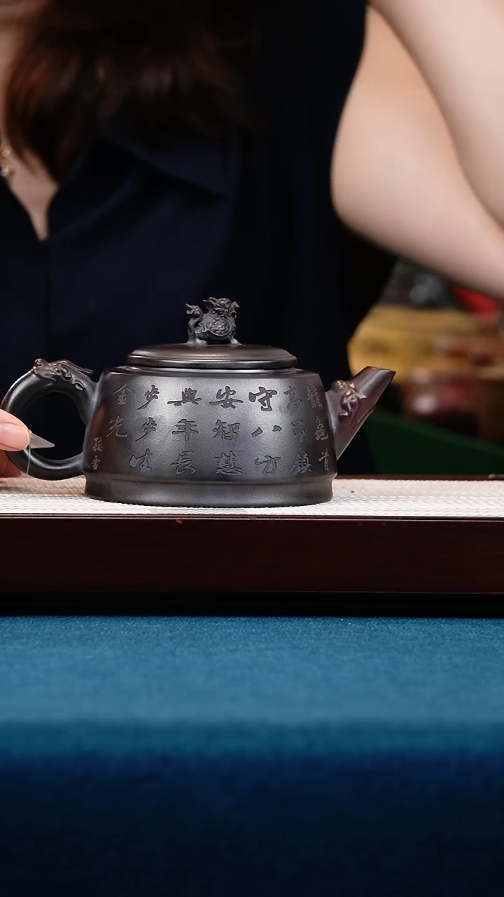 茶壶紫砂石红龙行大运