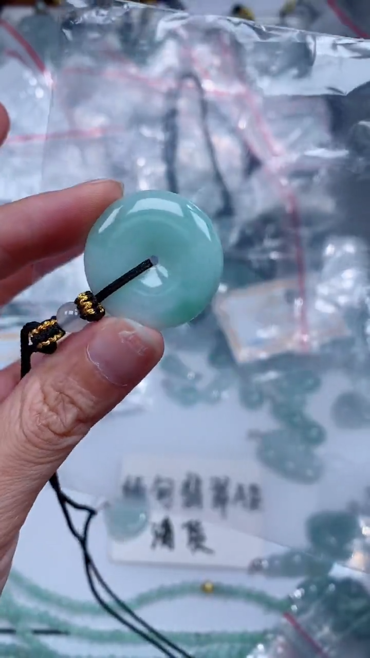颈饰未镶嵌翡翠吊坠