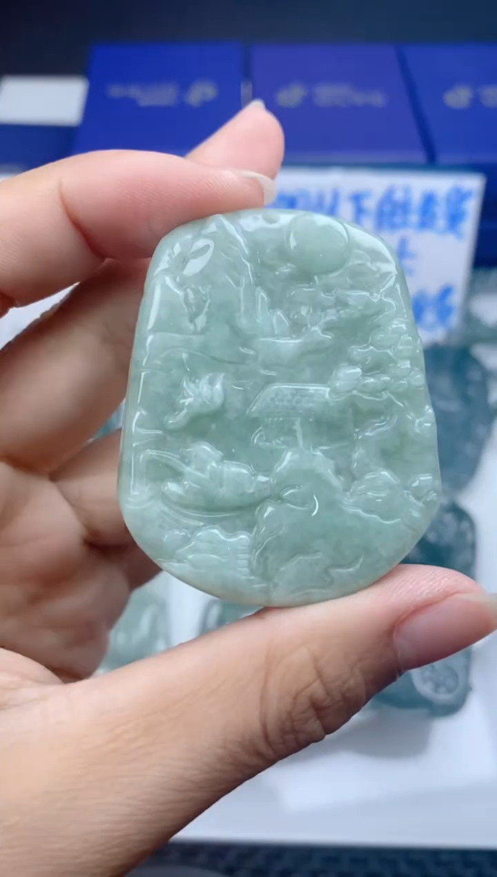 翡翠未镶嵌颈饰 