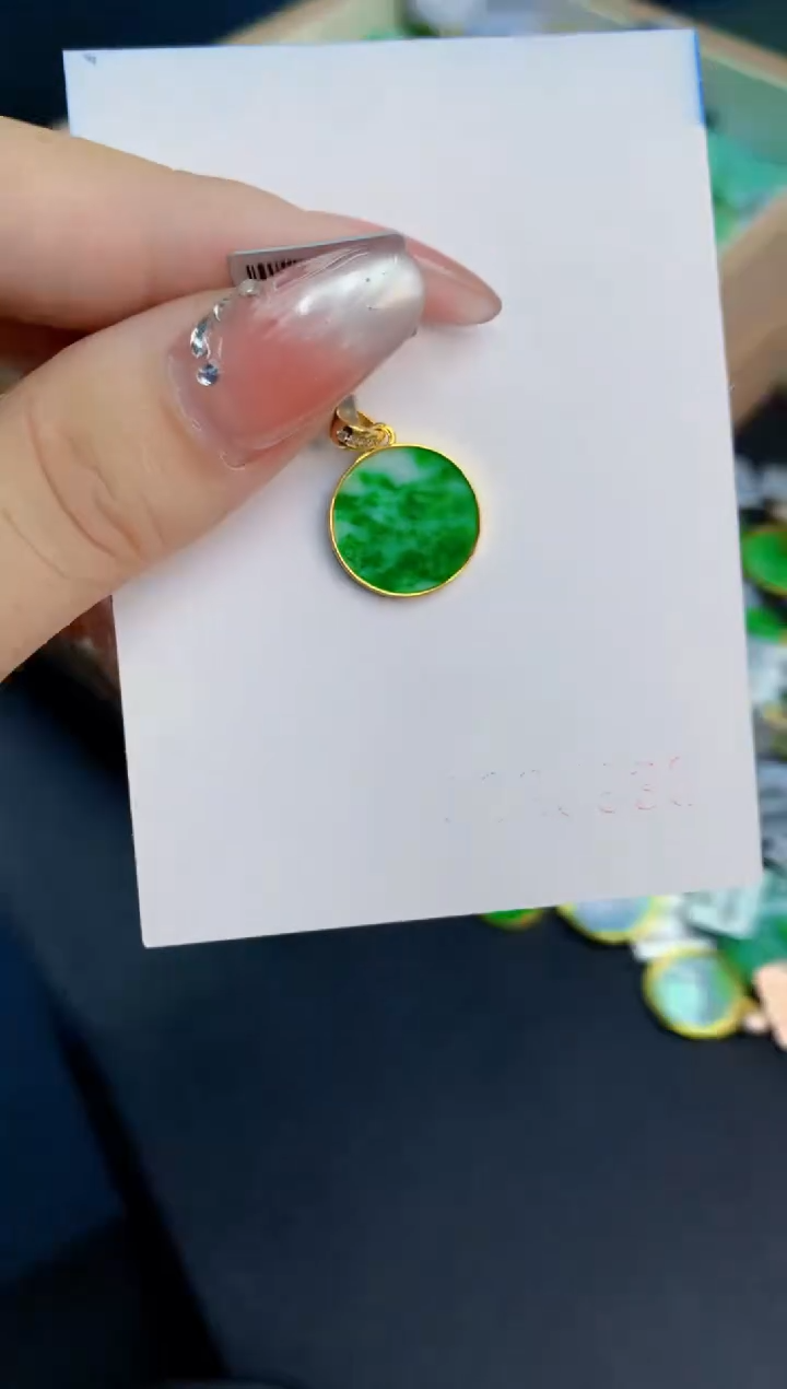 翡翠未镶嵌颈饰1