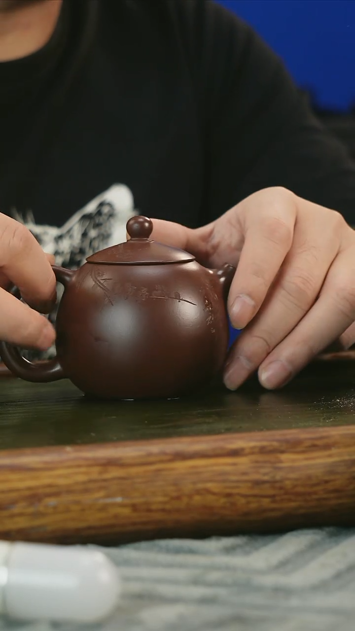 茶壶紫砂紫朱泥刻绘龙胆