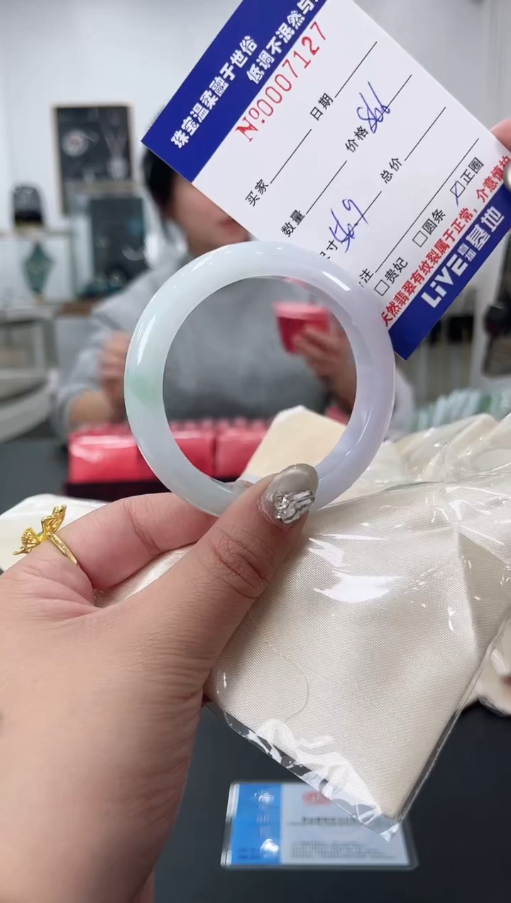 【闪购商品】翡翠手镯未镶嵌天然翡翠A货