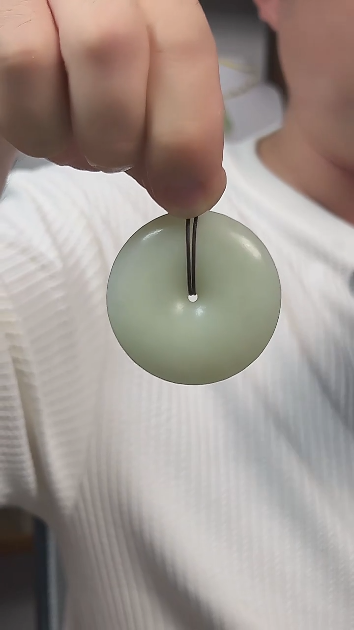 岫玉未镶嵌颈饰平安扣