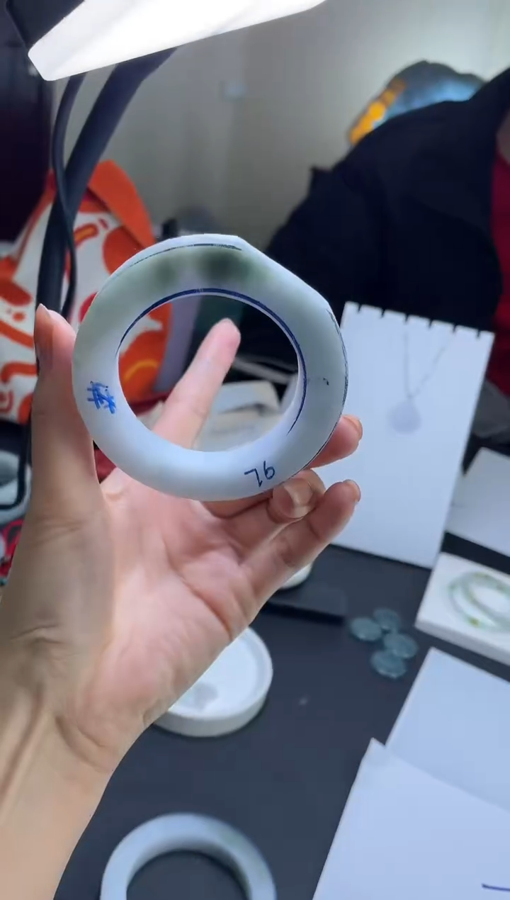 【闪购商品】定制翡翠手镯未镶嵌手镯