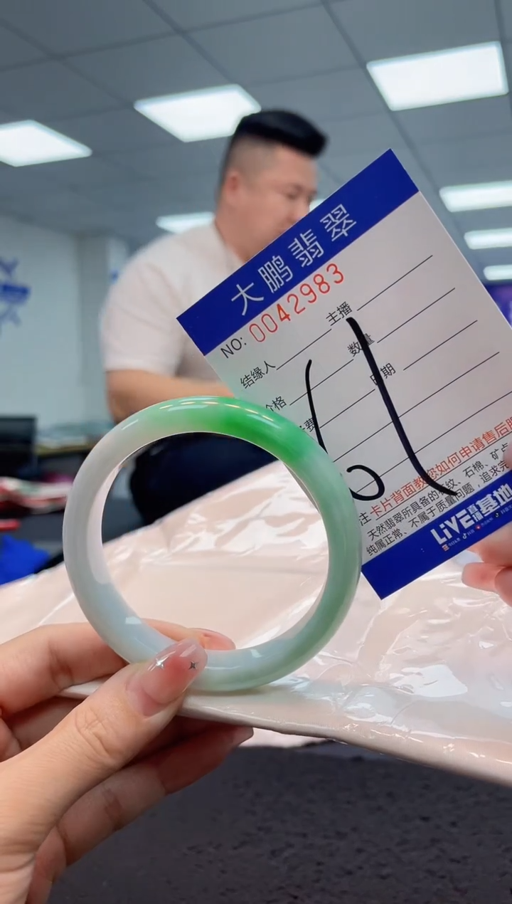 【闪购商品】翡翠手镯未镶嵌AAAAAAAAAA