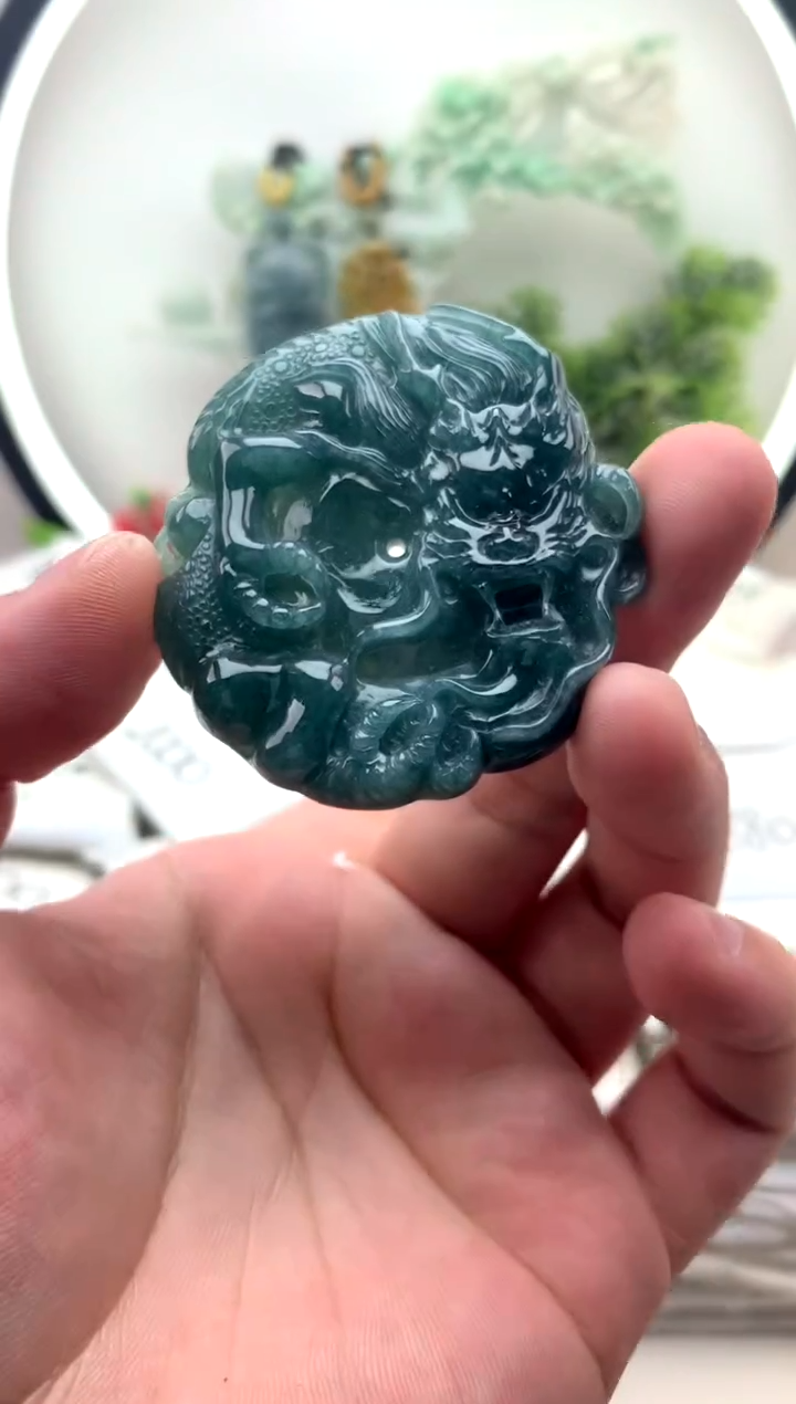 颈饰未镶嵌翡翠龙牌