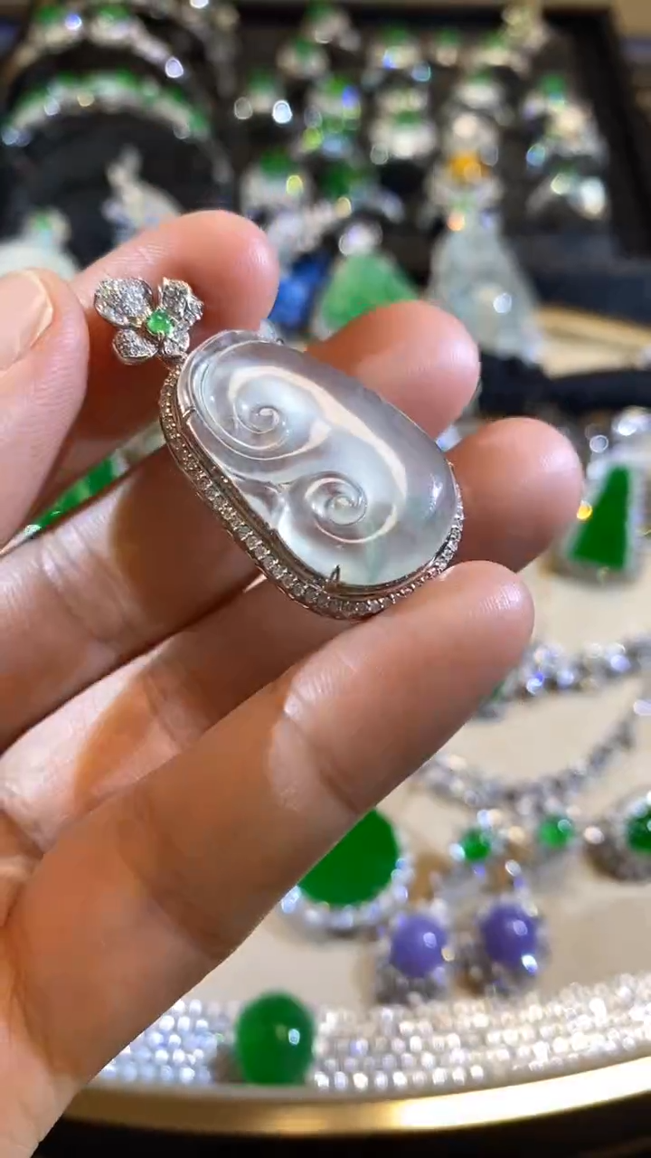 【闪购商品】翡翠吊坠(赠链)18K金镶嵌缅甸天然A货翡翠，18K金镶嵌