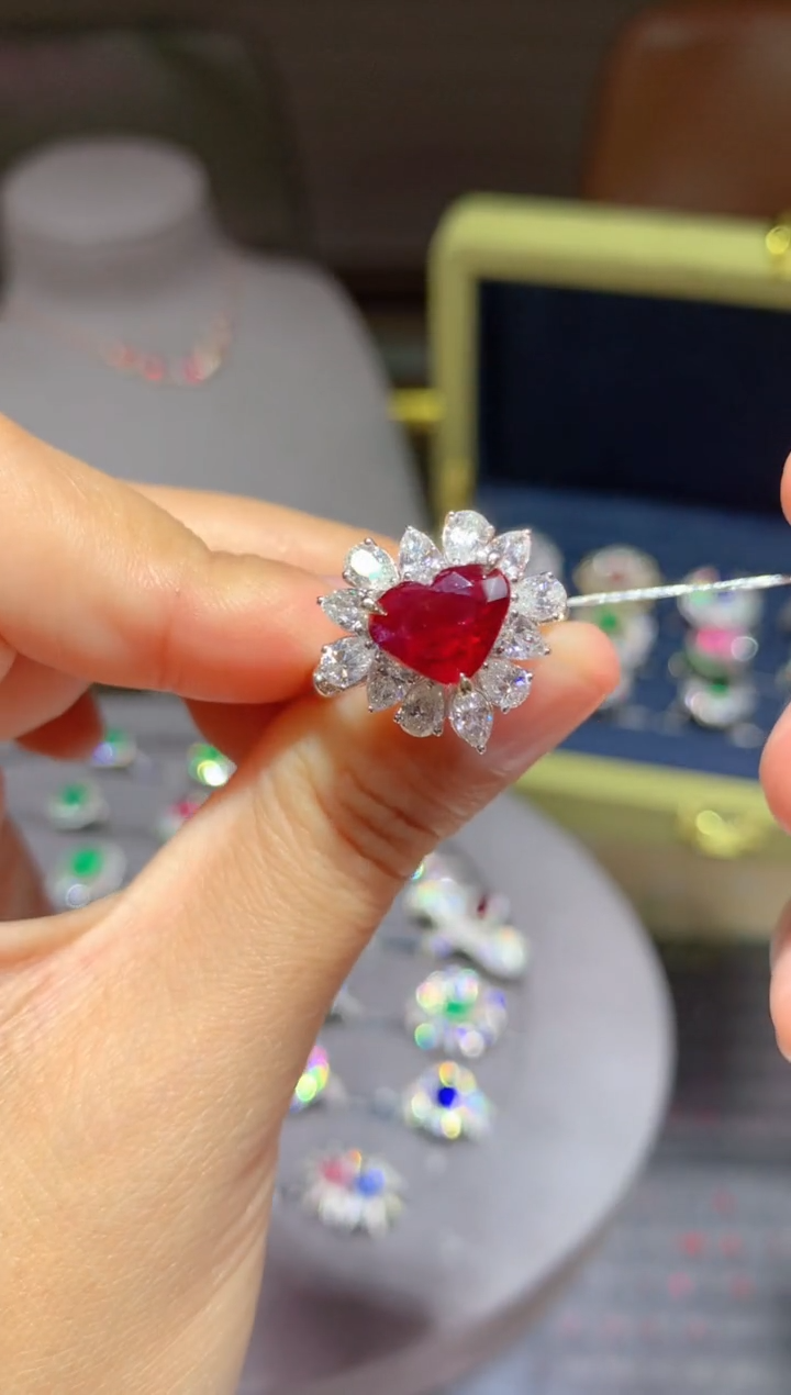 【闪购商品】红宝石戒指18K金镶嵌3.08CT 