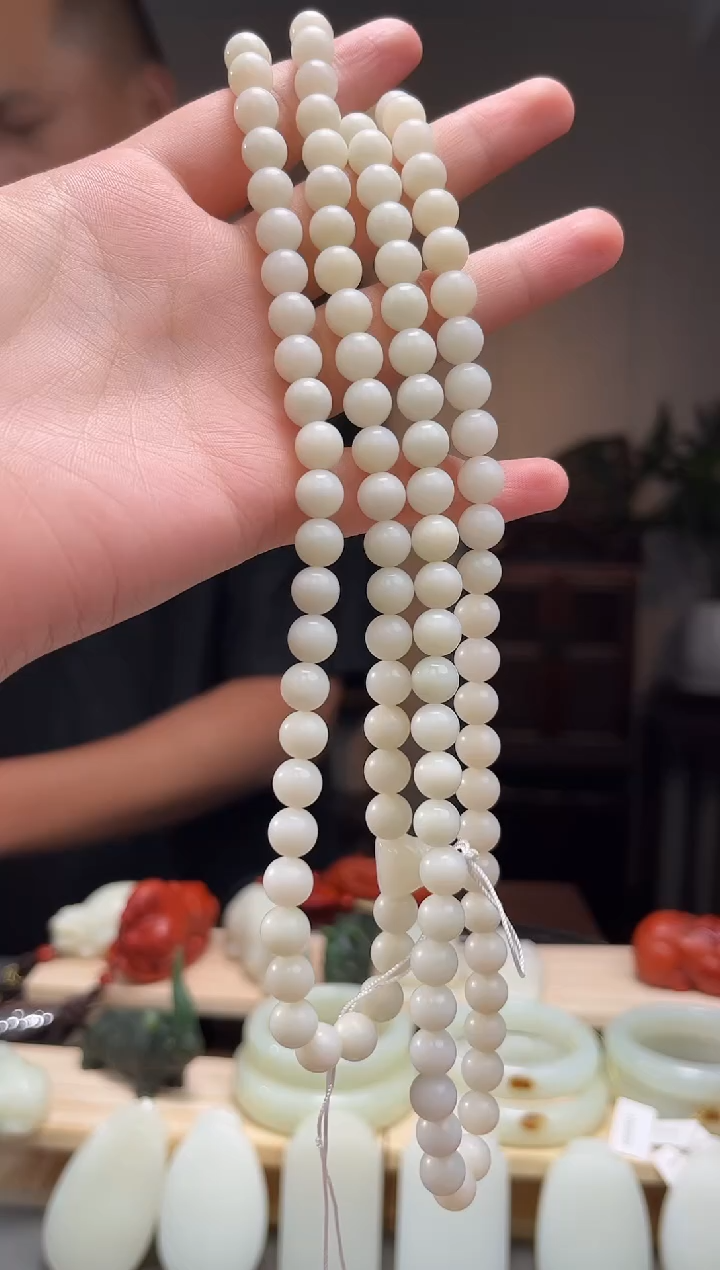 颈饰未镶嵌和田玉阿*提吊坠