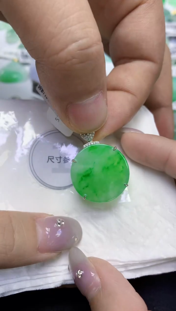颈饰18K金镶嵌翡翠天然缅甸翡翠A货百元以上9元证书费自理