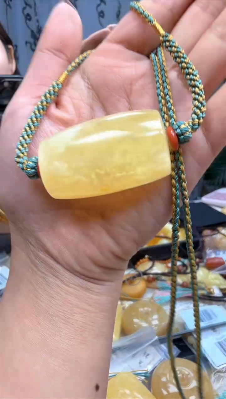 【闪购商品】琥珀裸石未镶嵌挂坠