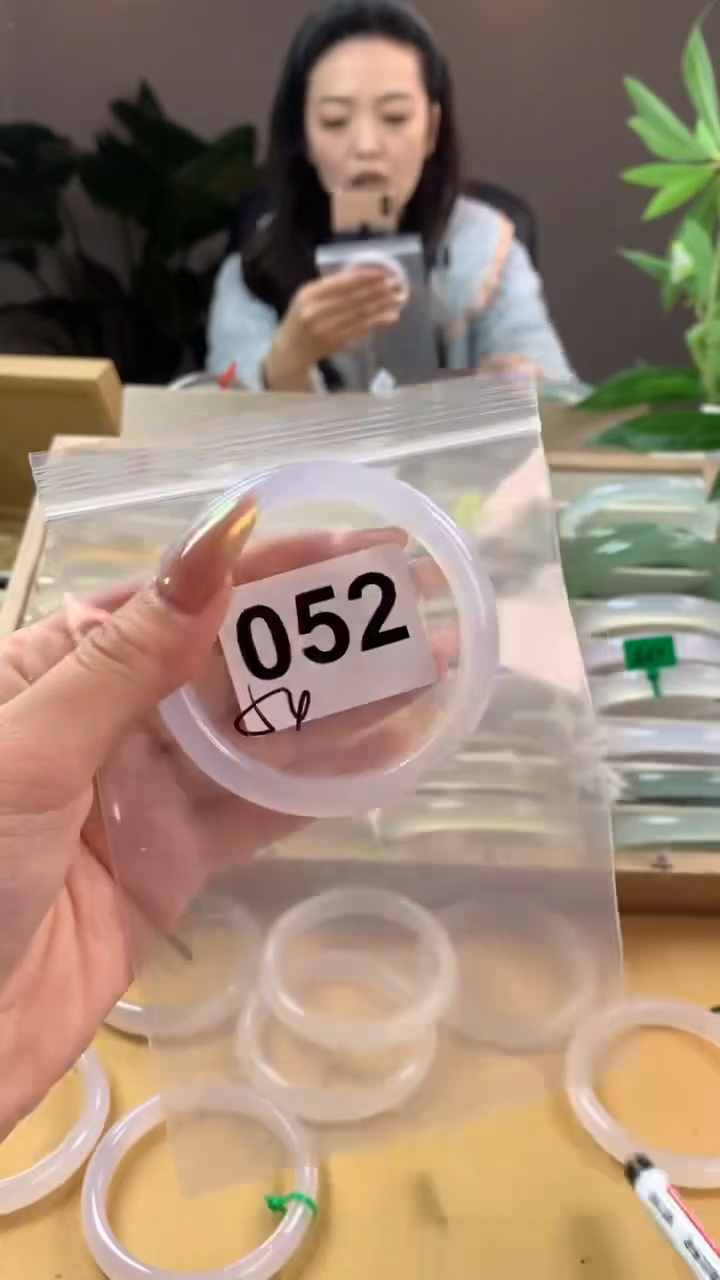 【闪购商品】玛瑙/玉髓手镯未镶嵌052