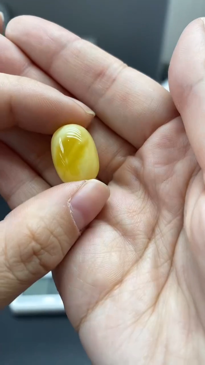 琥珀未镶嵌珠宝奇石649