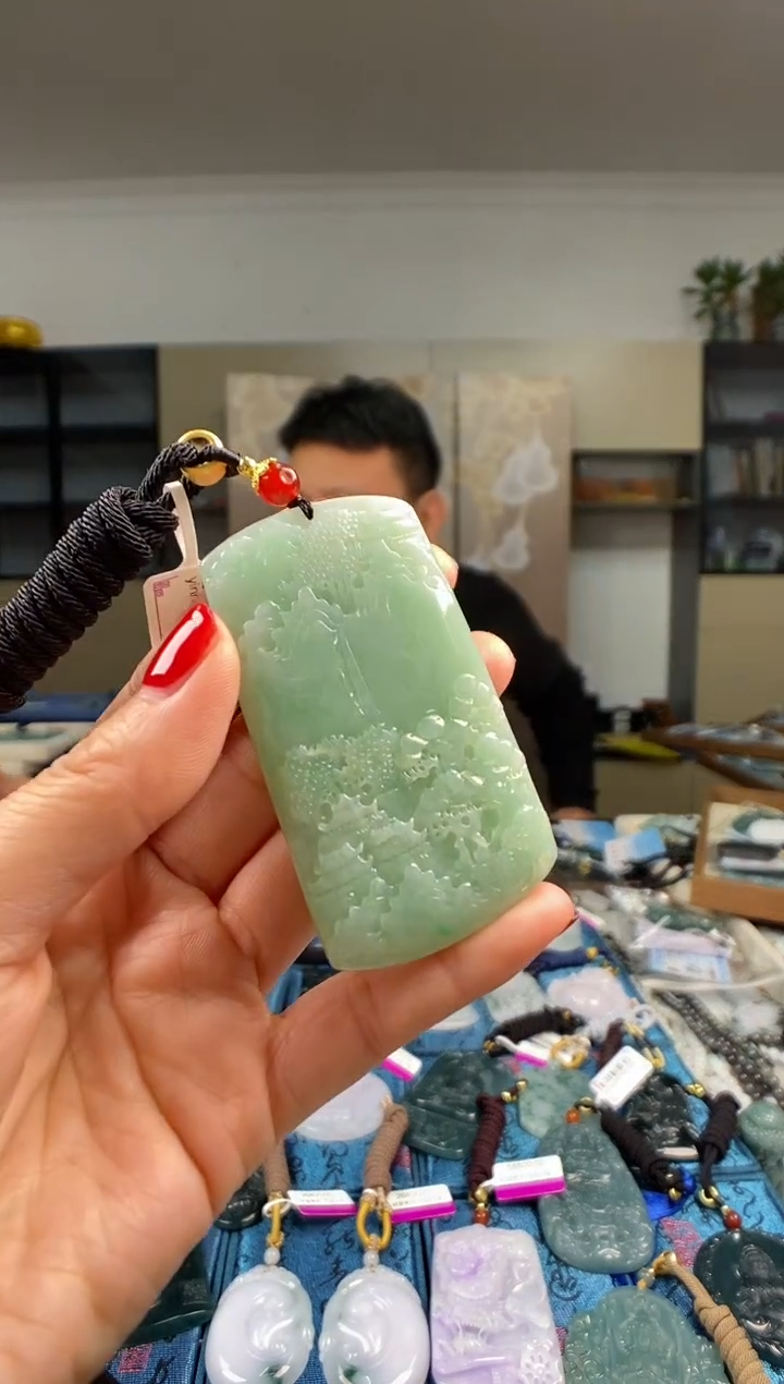 颈饰未镶嵌翡翠 多样性发其一