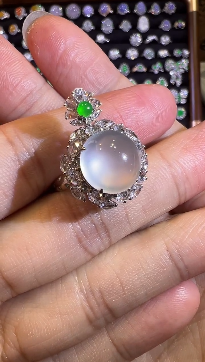 【闪购商品】翡翠戒指18K金镶嵌玻璃种起胶鸽子蛋戒指吊坠两用