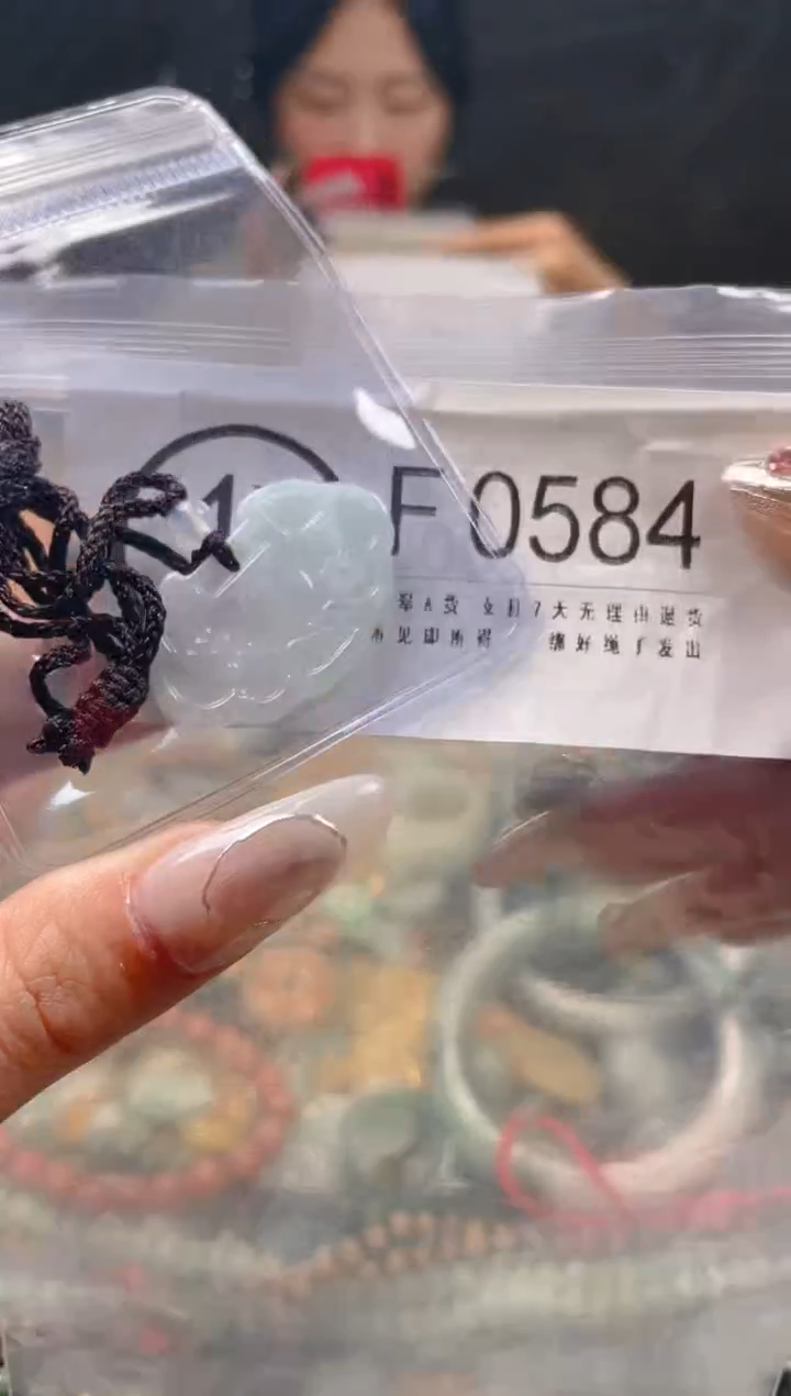 【闪购商品】翡翠颈饰未镶嵌/F/翡翠A货一图一物