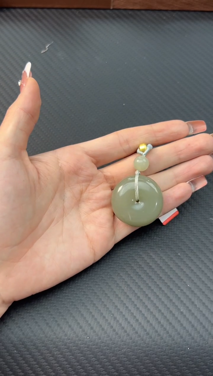 【闪购商品】和田玉吊坠(赠链)未镶嵌且末微色差近矿平安扣