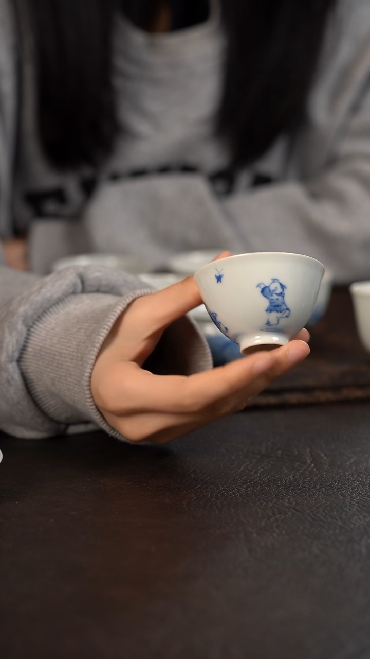 【闪购商品】杯聚澜堂童子扑蝶小鸡心杯