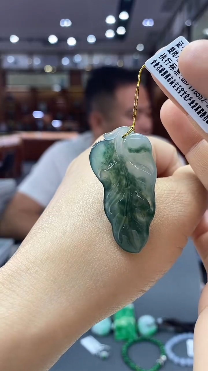 颈饰未镶嵌翡翠叶子