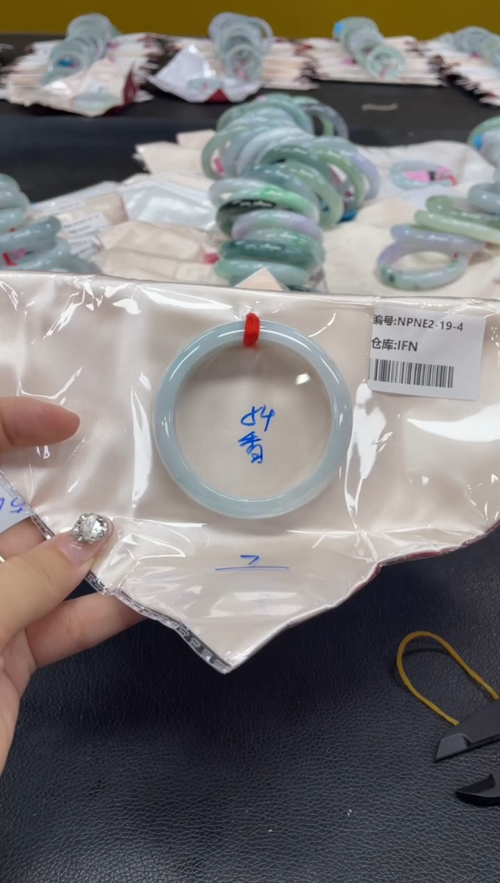 未镶嵌手镯翡翠翡翠手镯