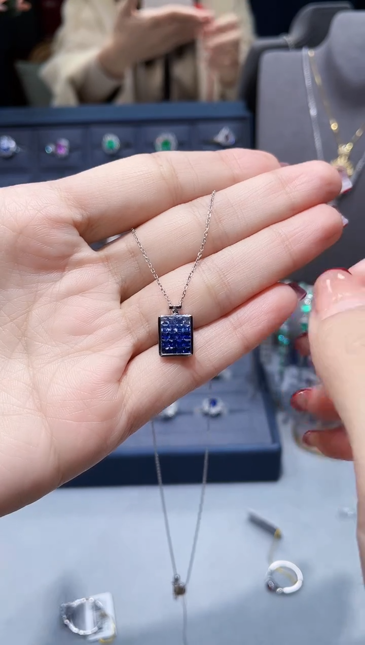 【闪购商品】蓝宝石项链18K金镶嵌1.10克拉/渐变色