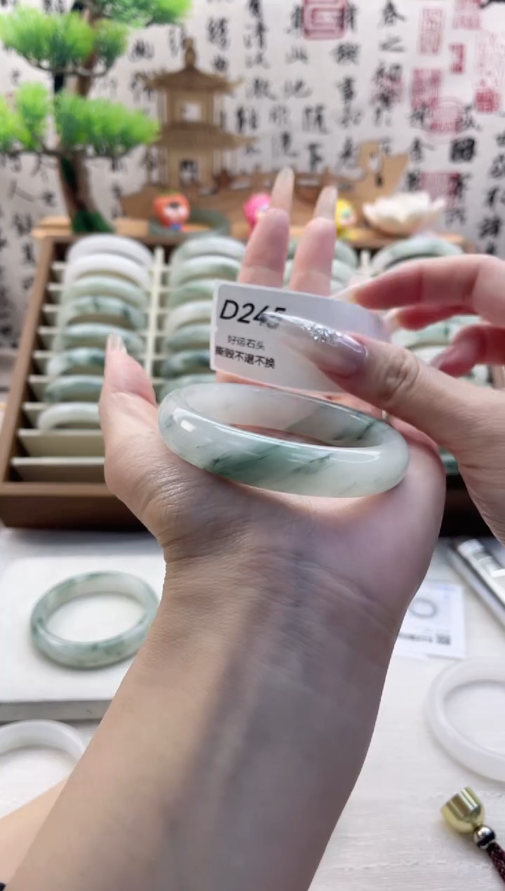 未镶嵌手镯石英质玉微瑕245