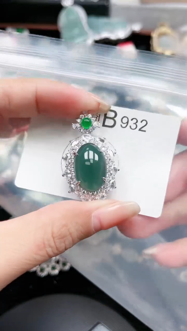 【闪购商品】翡翠颈饰未镶嵌932赠皮绳