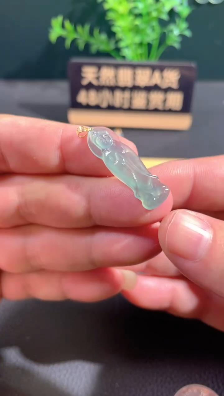 翡翠18K金镶嵌颈饰翡翠