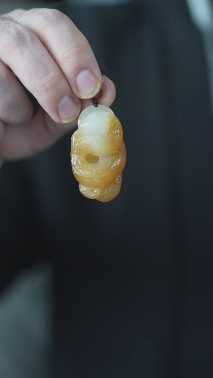 颈饰未镶嵌和田玉蛇牌