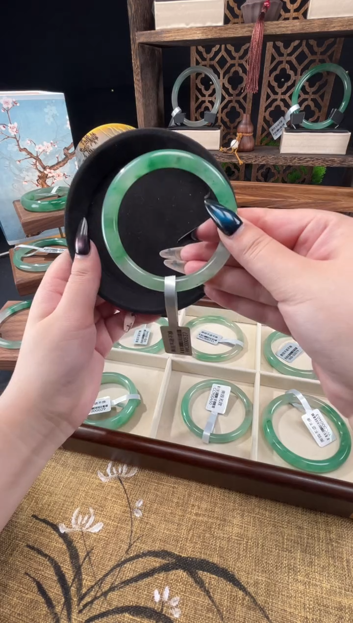 未镶嵌手镯石英质玉（非洲翠）圈口61