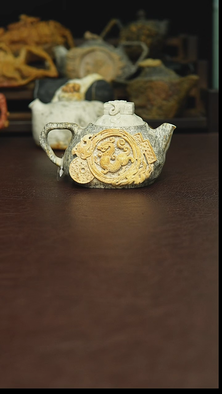 冰碛岩玉化白虎壶