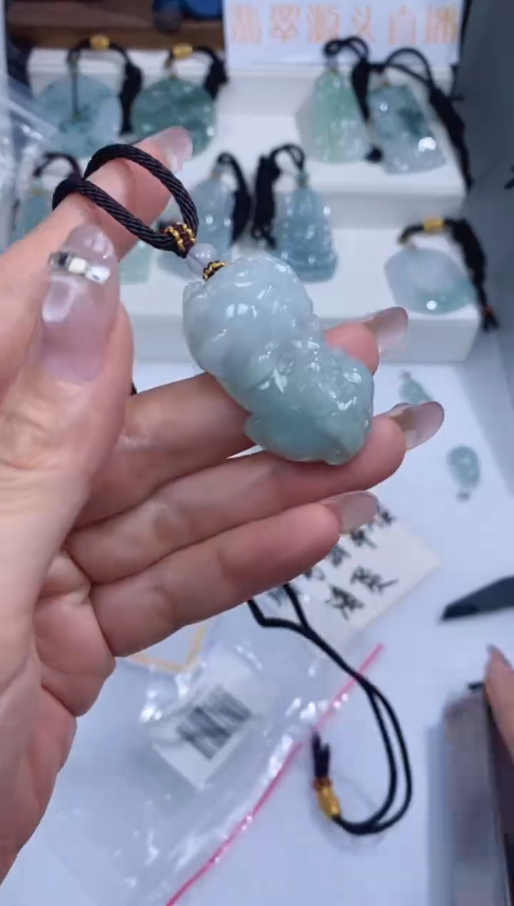 颈饰未镶嵌翡翠吊坠