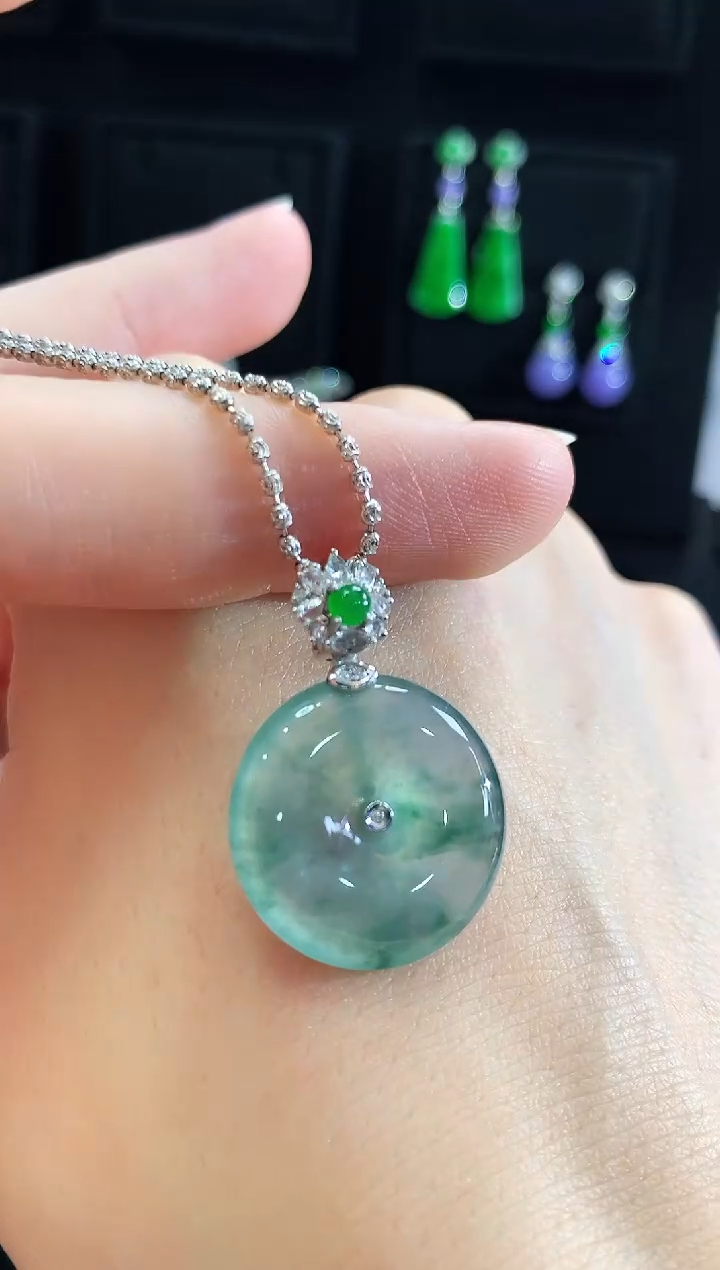 【闪购商品】翡翠吊坠(不含链)18K金镶嵌吊坠