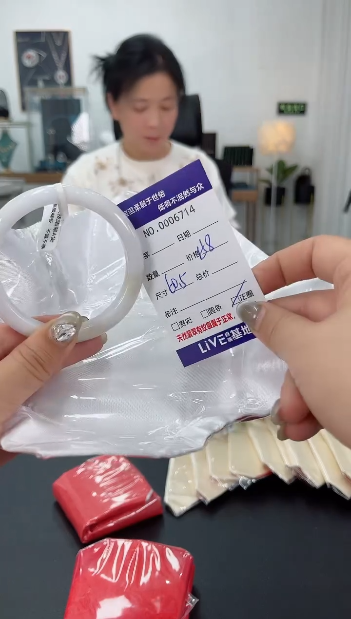 【闪购商品】翡翠手镯未镶嵌天然翡翠A货