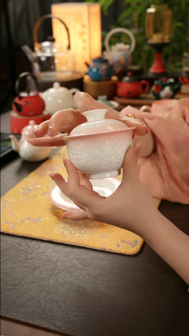 陶瓷茶具粉色结晶釉盖碗