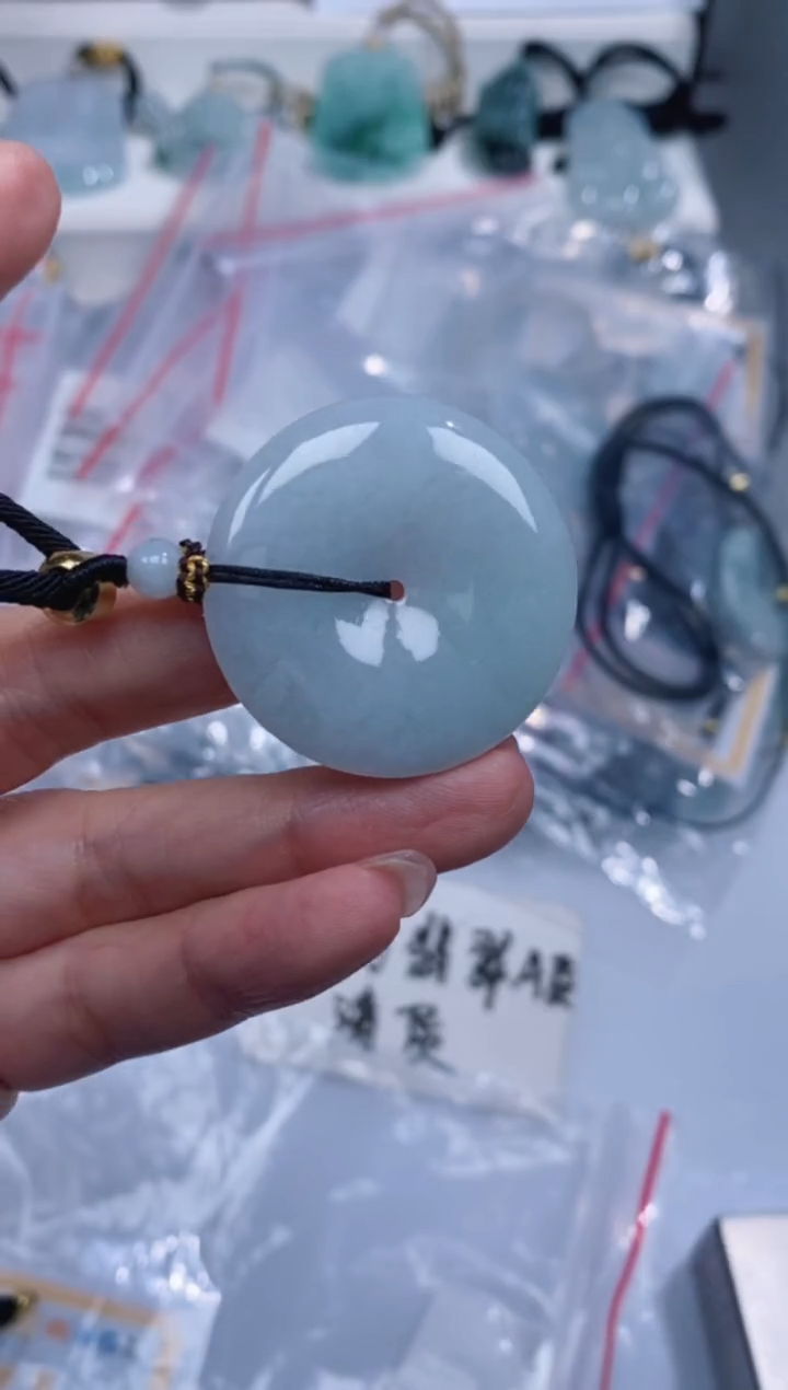 颈饰未镶嵌翡翠吊坠